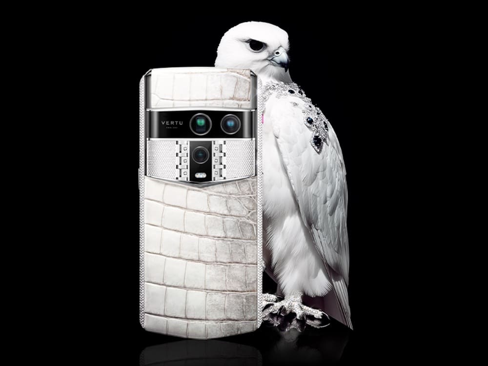 Vertu presenta el Agent Q: un smartphone de lujo con 320 piezas de acero, cuero auténtico y placa base bañada en oro