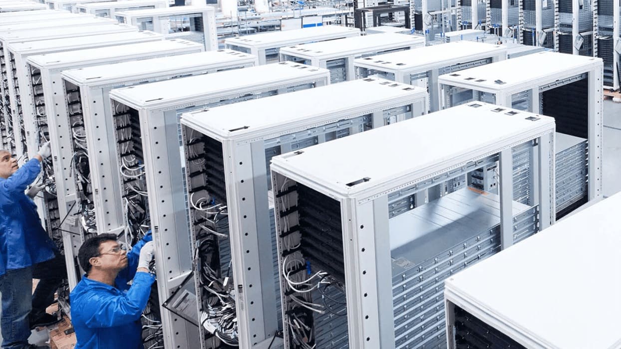 AMD completa la venta del negocio de fabricación de infraestructura de centros de datos de ZT Systems a Sanmina