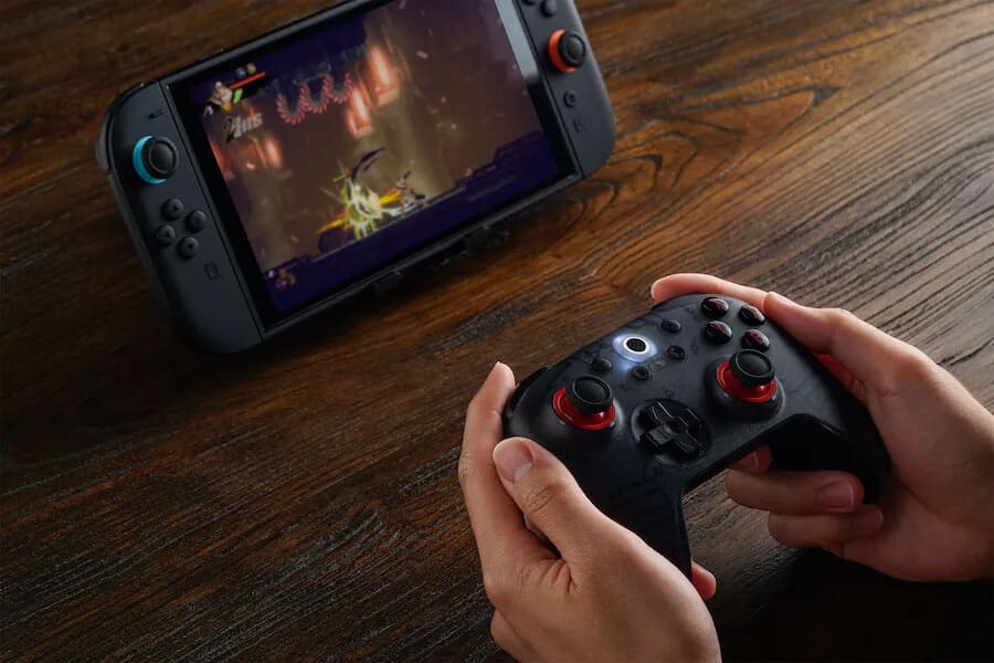 8BitDo presenta el Ultimate 2C Bluetooth Translucent Black para Nintendo Switch por 29,99$