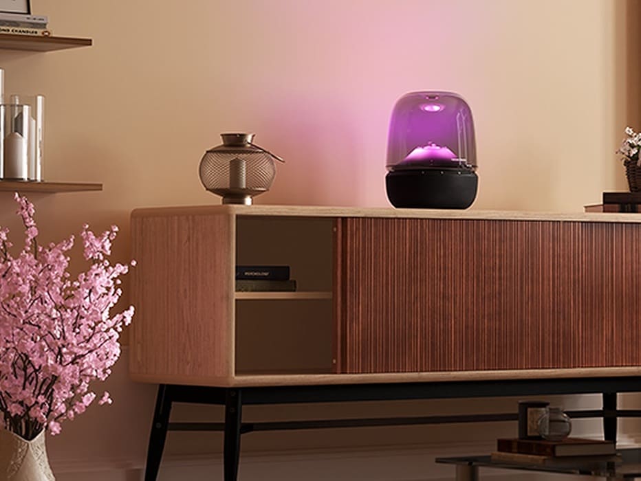 Harman Kardon Aura Studio 5: altavoz Bluetooth 360° con 160W y efectos de luz personalizables por 46.200¥