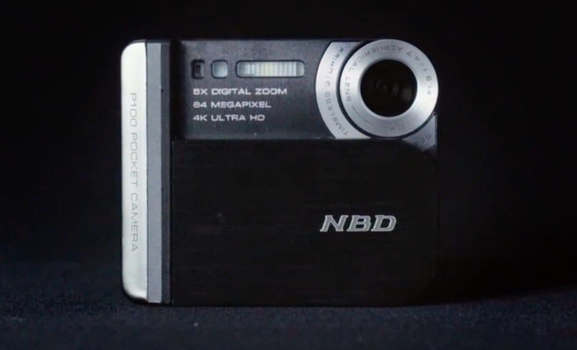 NBD P100: cámara compacta con tapa deslizante al estilo Cyber-shot