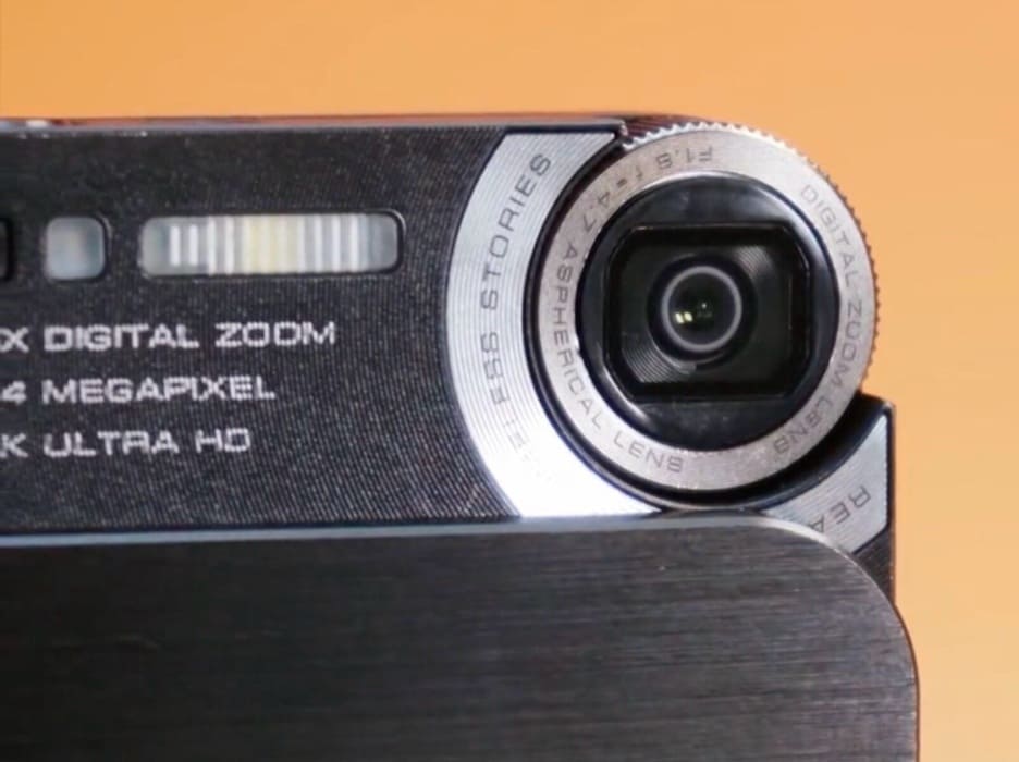 NBD P100: cámara compacta con tapa deslizante al estilo Cyber-shot