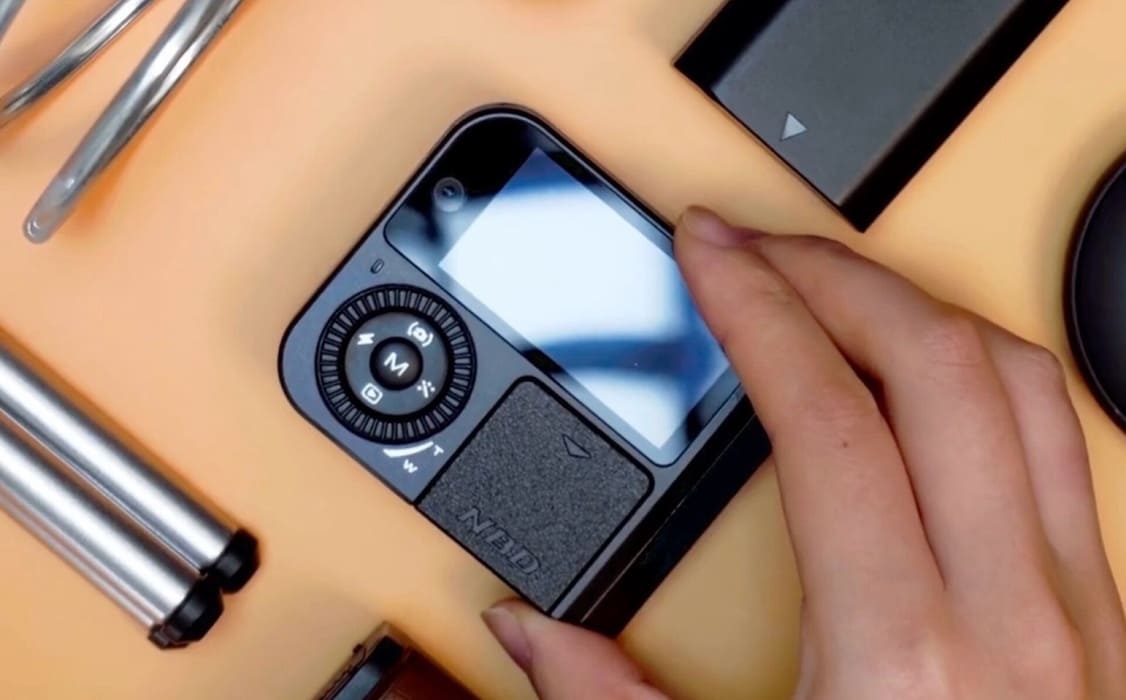 NBD P100: cámara compacta con tapa deslizante al estilo Cyber-shot