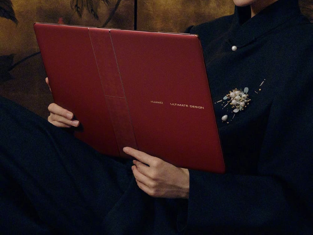 Huawei amplía el MateBook Fold con nuevo color Ruihong y hasta 2 TB