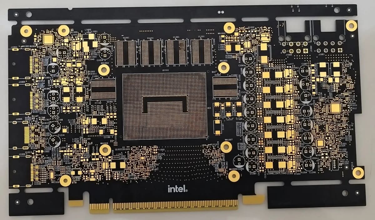Filtrado un prototipo de GPU Intel Battlemage tope de gama con 40 núcleos Xe2 y 512 MB de caché 3D
