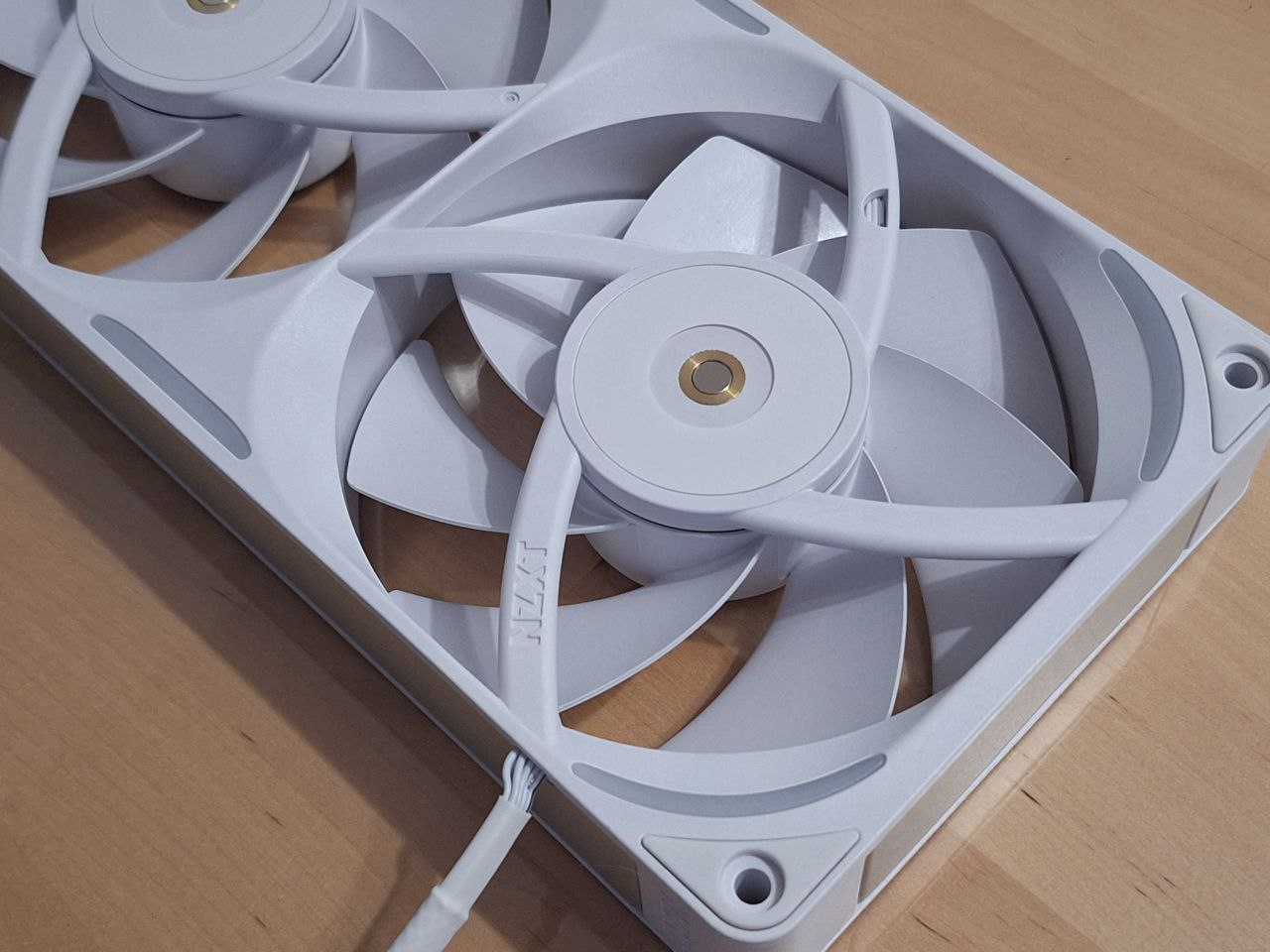 Análisis NZXT F360X: los ventiladores de alto rendimiento con ARGB y 360 mm