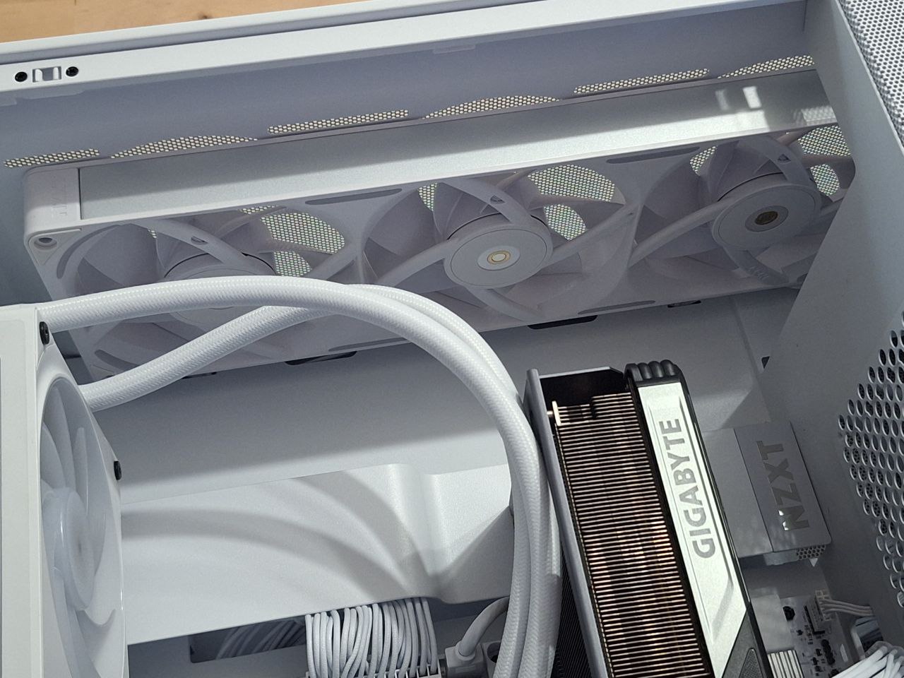 Análisis NZXT F360X: los ventiladores de alto rendimiento con ARGB y 360 mm