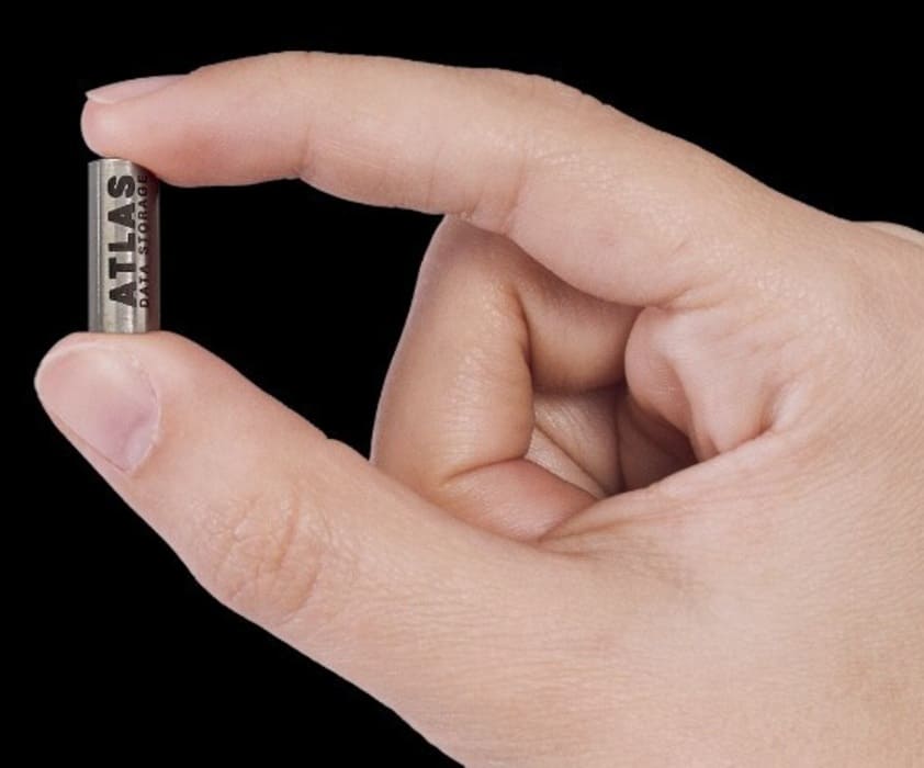 Atlas Eon 100: almacenamiento con ADN sintético que multiplica por 1.000 la densidad de la cinta