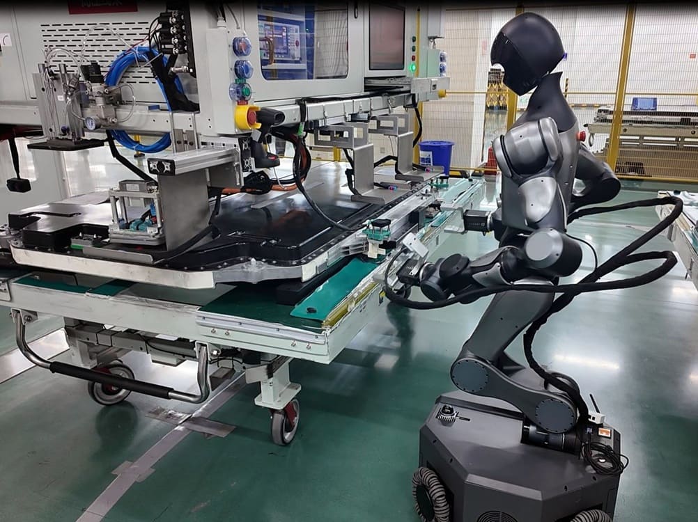 CATL despliega robots humanoides en producción masiva de baterías