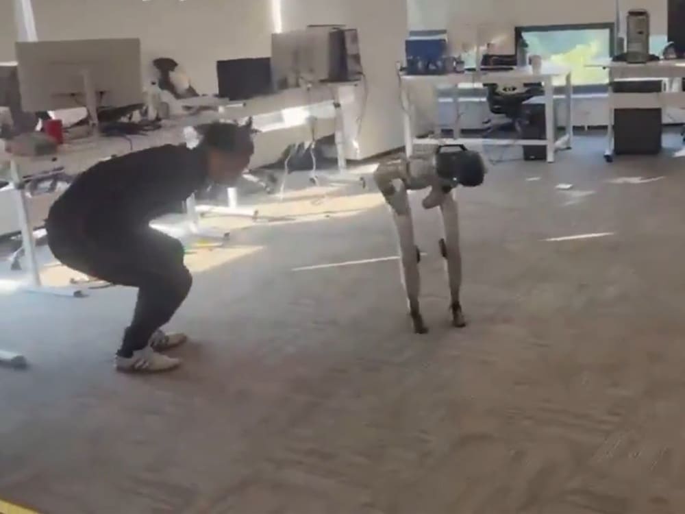 El robot humanoide Unitree G1 protagoniza un fallo viral durante una prueba de teleoperación