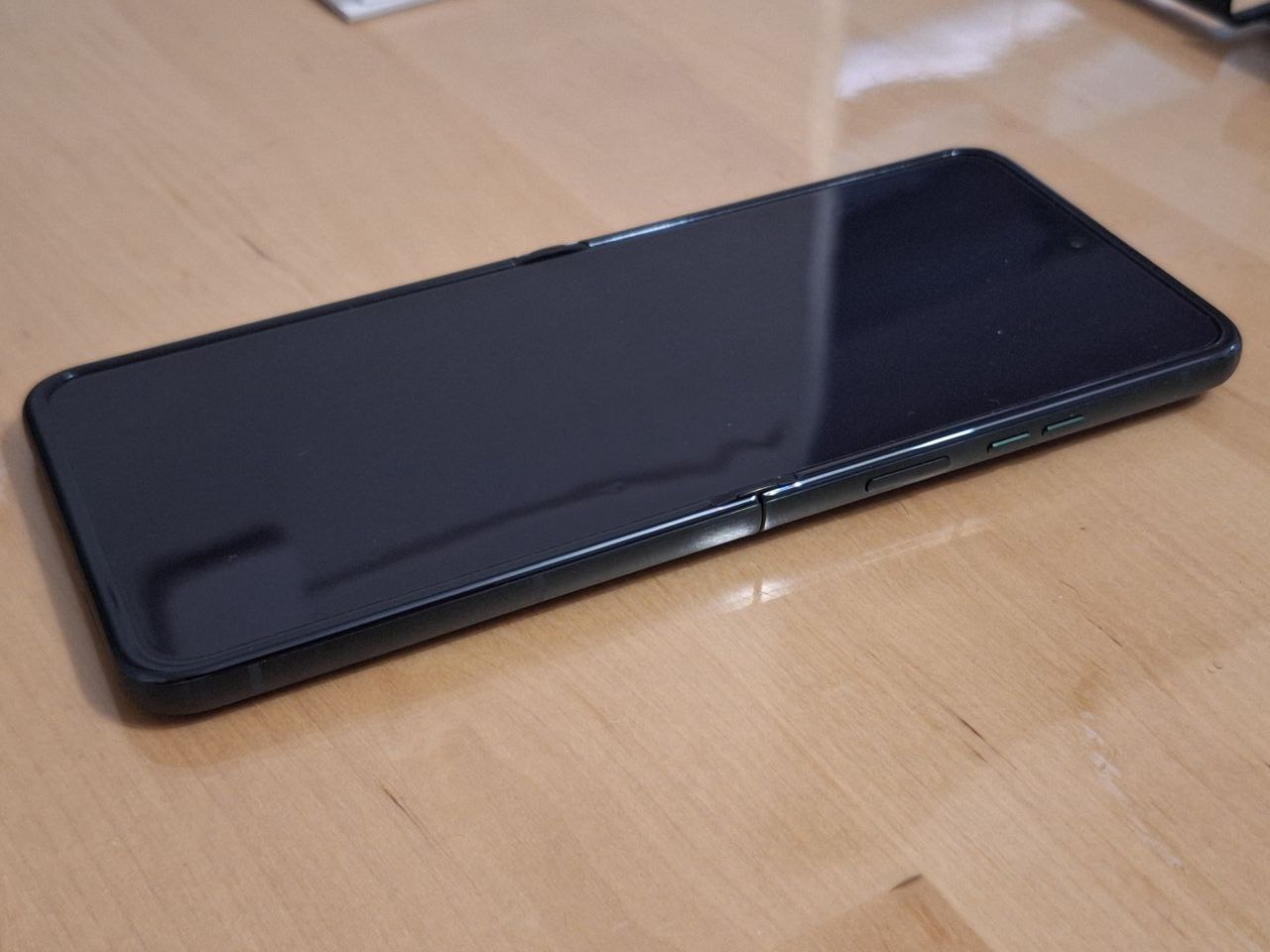 Análisis Motorola Razr 60: el plegable que redefine la gama media premium en 2025