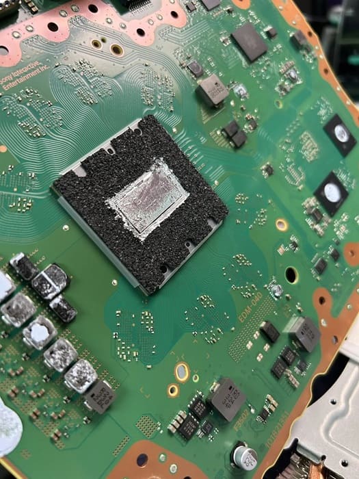 Sony PS5 afronta problemas de fiabilidad a largo plazo con el metal líquido