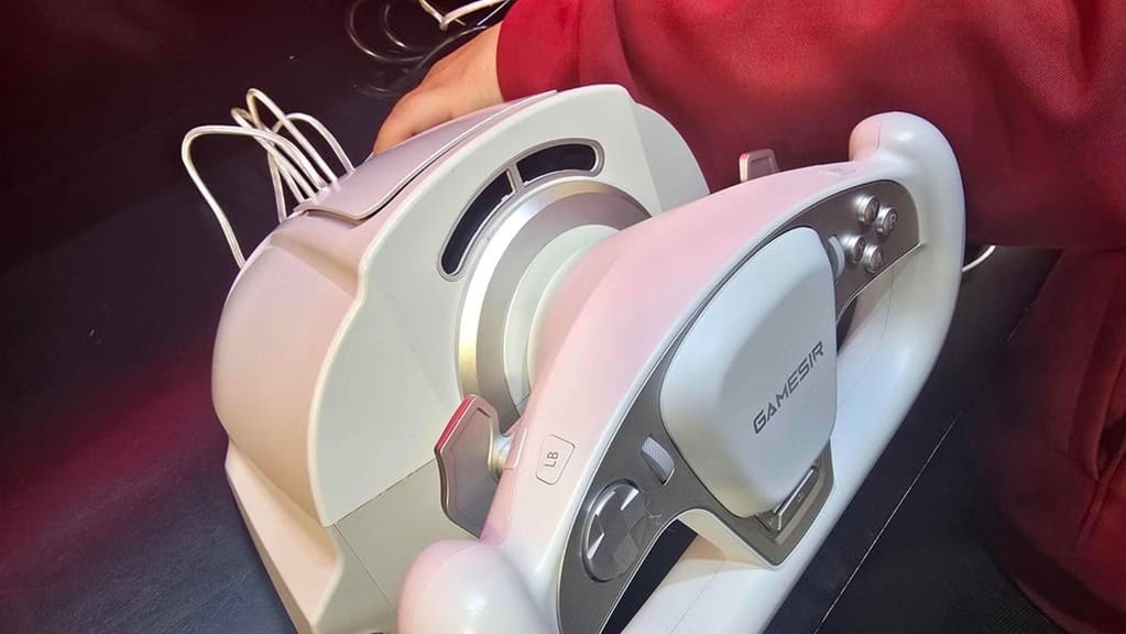 GameSir Turbo Drive aparece en CES 2026 como volante tipo yoke con ventilación integrada