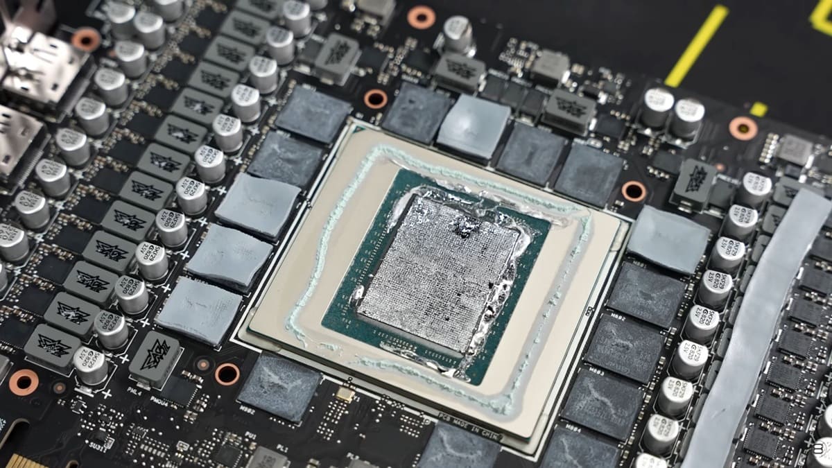 ASUS habría modificado el uso de metal líquido en la ROG Matrix RTX 5090 tras un posible problema de calidad