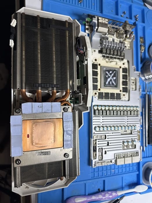 Una RTX 2080 Ti HoF renace como una Titan RTX extrema con 24 GB y 900W