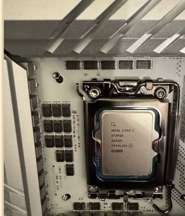 Intel Core 9 273PQE aparece instalado en Socket LGA 1700 y confirma la compatibilidad de Bartlett Lake con placas actuales