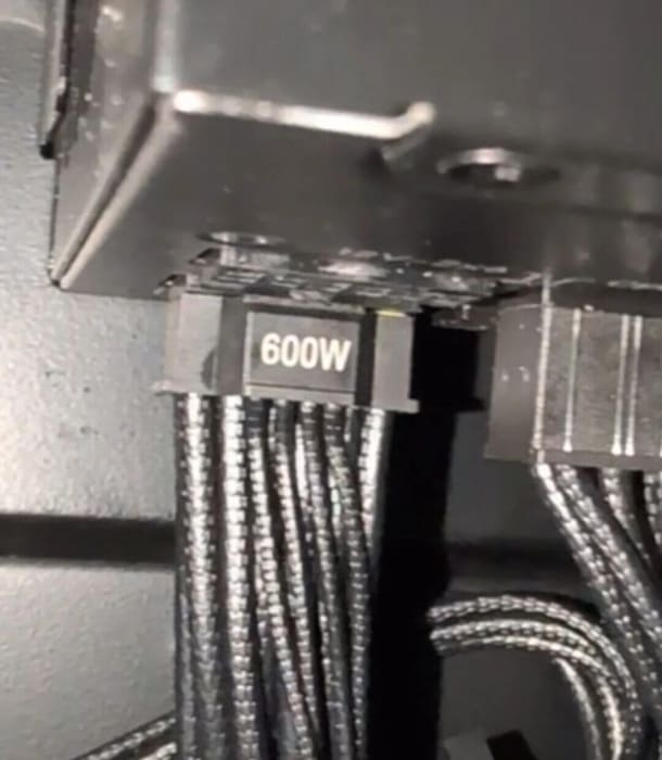 Usuarios alertan: el conector 12V-2×6 de MSI podría aflojarse con el tiempo y causar inestabilidad en RTX 5080