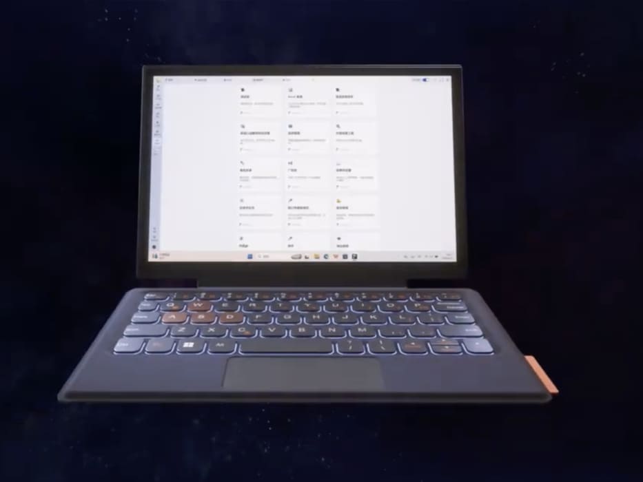 OneXPlayer X2 Mini con Ryzen AI Max+ 395: la consola portátil con pantalla OLED de 144 Hz que apunta a Lenovo Legion Go 2