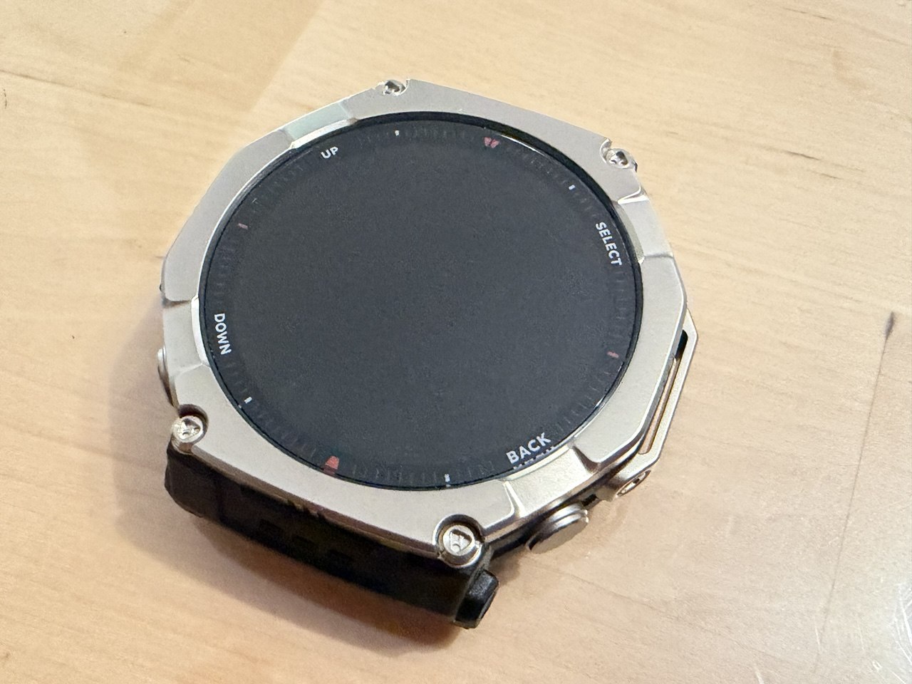 Amazfit T-Rex Ultra 2: Análisis con mapas offline, 3000 nits y linterna integrada