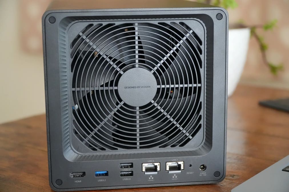 UGREEN NASync DXP4800 GT llega con Ryzen Embedded, doble 10 GbE y soporte para SSD U.2