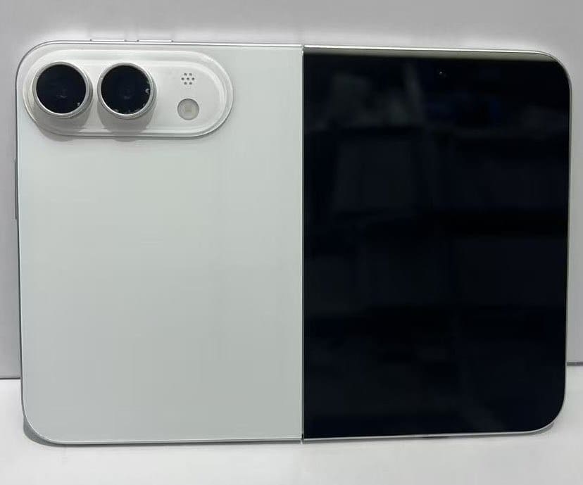 El primer iPhone plegable podría llegar solo en color blanco por costes, diseño complejo y producción limitada