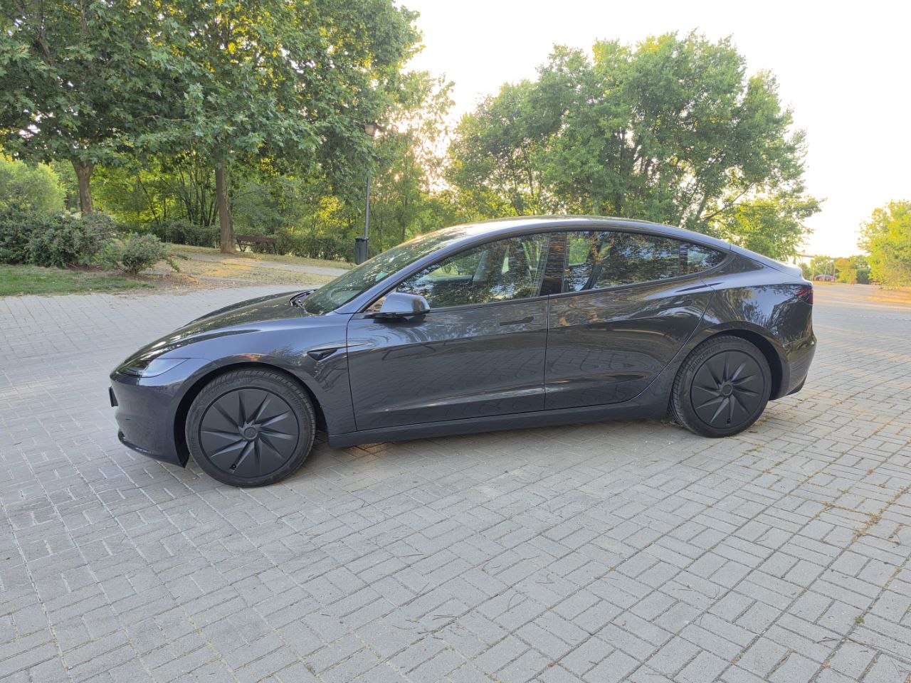 Análisis Tesla Model 3 RWD: Comportamiento dinámico, eficiencia y confort de marcha