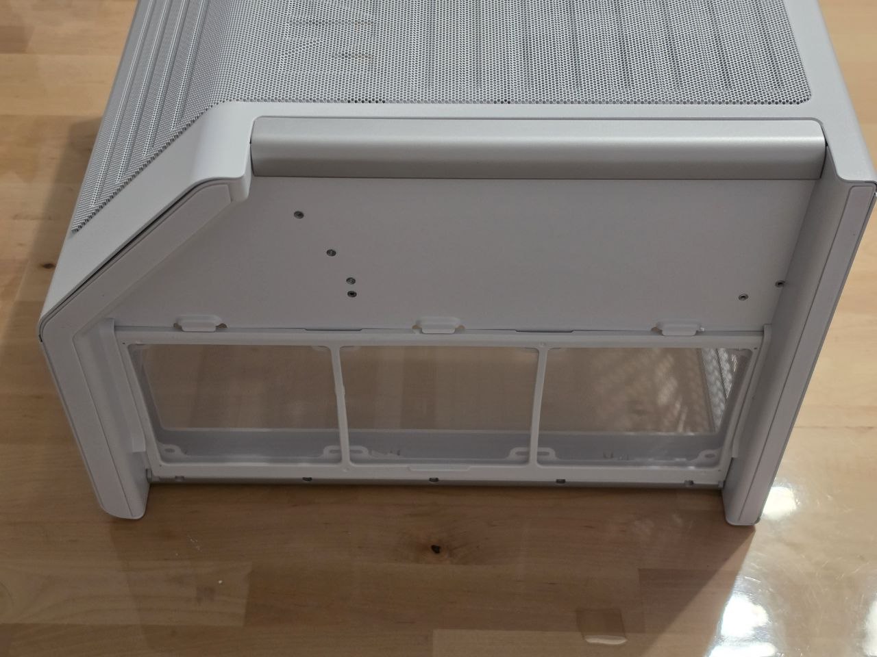 Análisis NZXT H6 (2026): Cristal panorámico curvo y flujo de aire de doble cámara