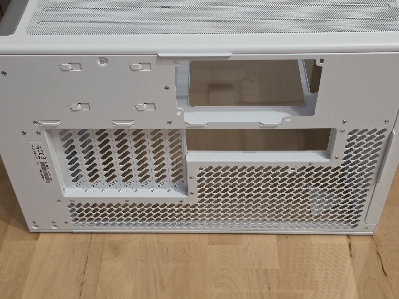 Análisis NZXT H6 (2026): Cristal panorámico curvo y flujo de aire de doble cámara