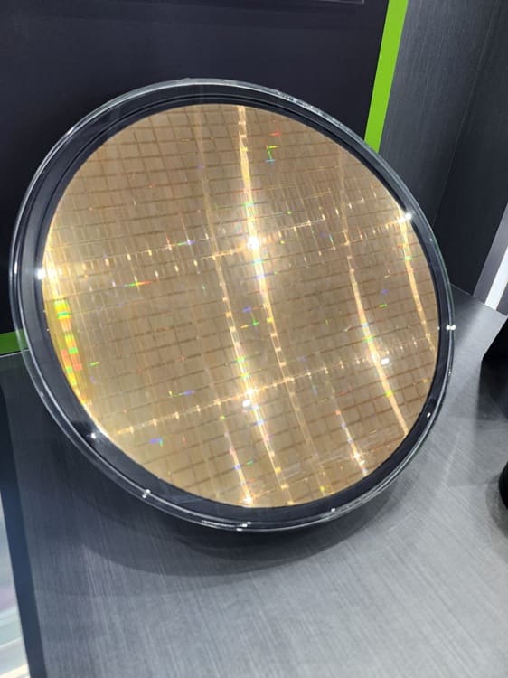 Samsung muestra HBM5 con HPB en Computex para mejorar la disipación térmica en memoria de IA