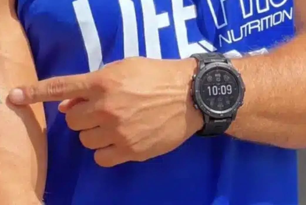 Amazfit podría preparar un smartwatch solar con pantalla MiP y seis botones físicos