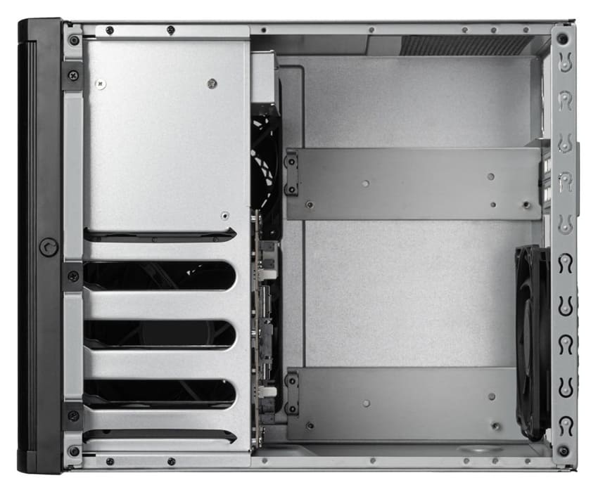 SilverStone CS240 ofrece cuatro bahías U.2 hot-swap y aparece en Europa por 347€