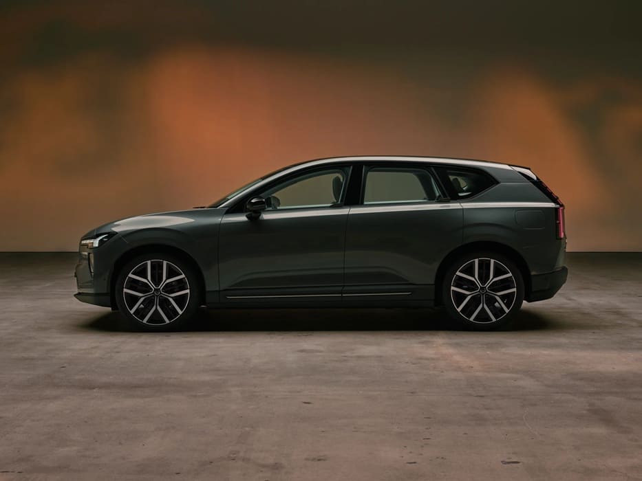 Volvo EX60 inicia sus entregas en Europa con hasta 810 km de autonomía y 680 CV