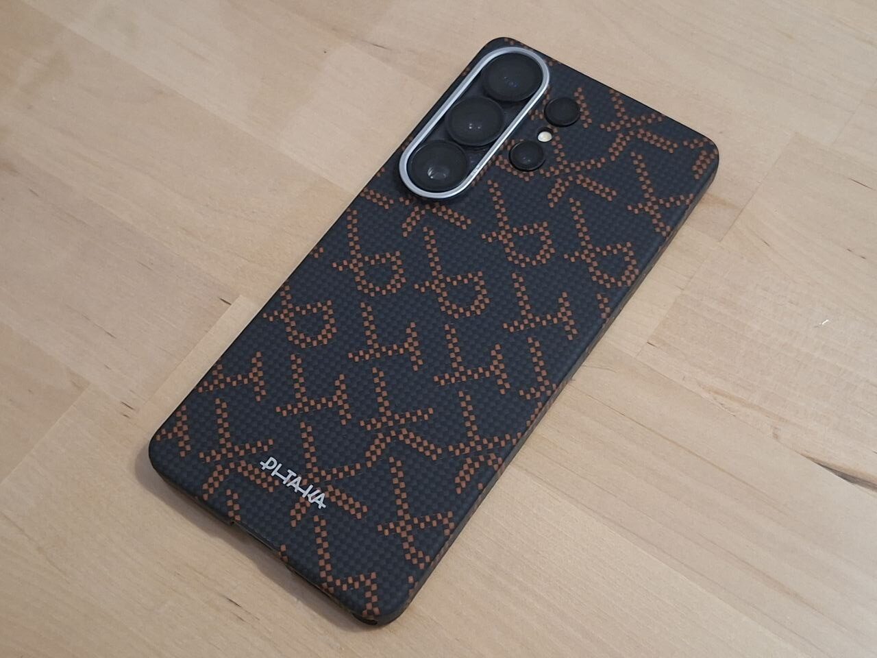 Análisis de las fundas Pitaka Edge y Cairn para Samsung Galaxy S26 Ultra: Fibra de aramida y minimalismo