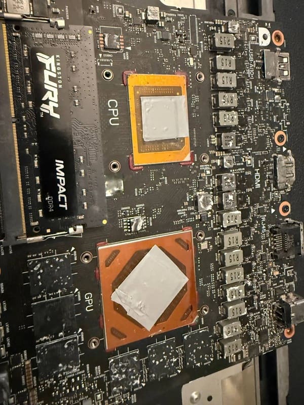 Un ASUS ROG Strix G15 deja de apagarse tras sustituir el metal líquido por PTM7950