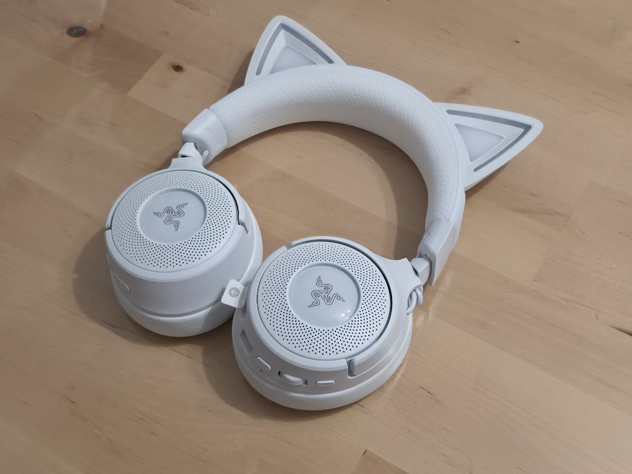Análisis Razer Kraken Kitty V3 Pro White Edition: El equilibrio entre estética streaming y rendimiento inalámbrico