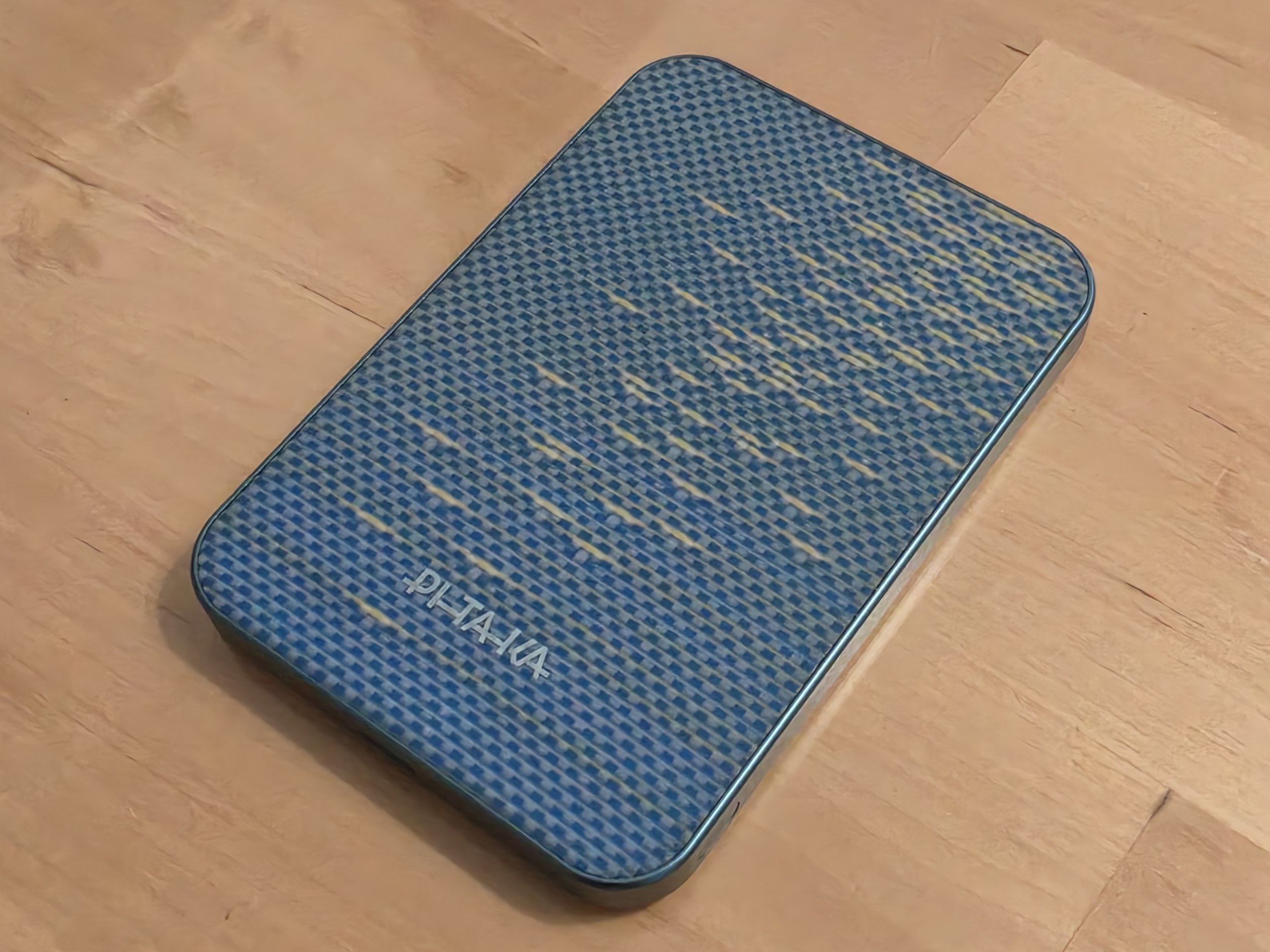 Análisis PITAKA Aramid Fiber Magnetic Power Bank: La batería externa MagSafe premium con carga Qi2