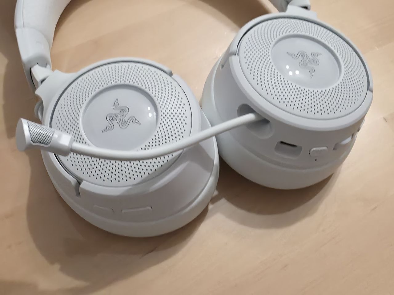 Análisis Razer Kraken Kitty V3 Pro White Edition: El equilibrio entre estética streaming y rendimiento inalámbrico