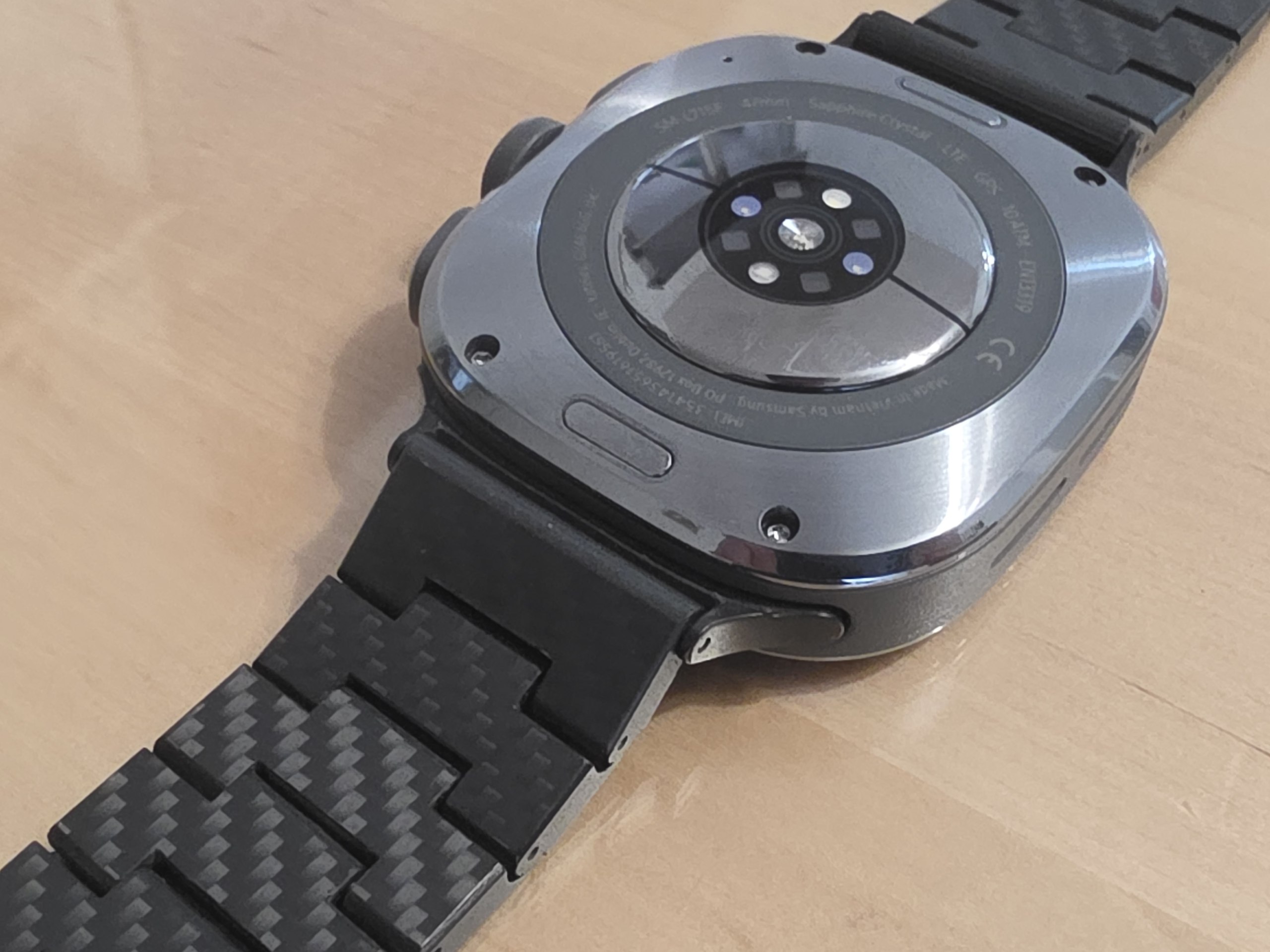 Análisis de la Correa de Fibra de Carbono PITAKA para Galaxy Watch Ultra: Ligereza y Resistencia Premium