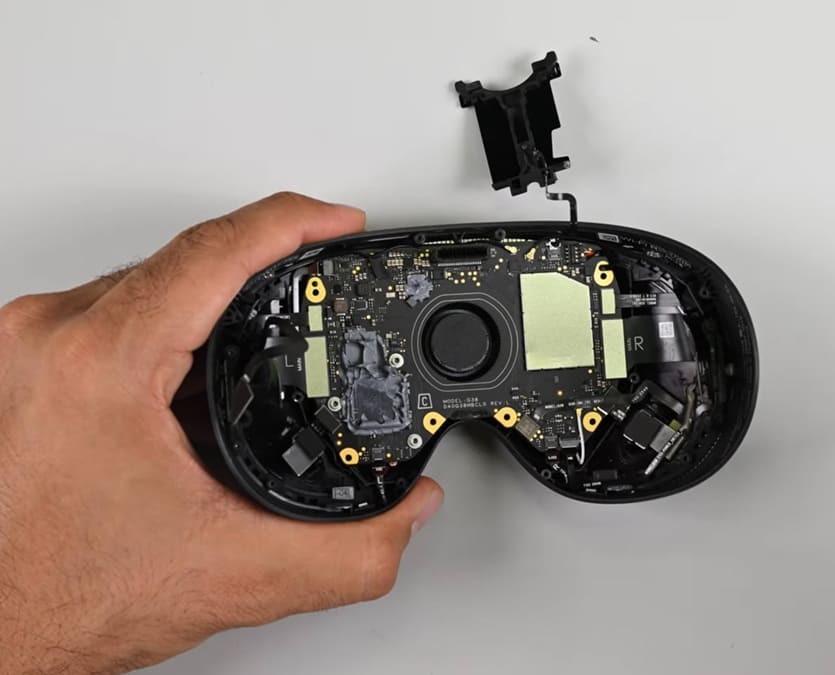 iFixit desmonta Steam Frame y elogia su reparabilidad pese a una batería pegada