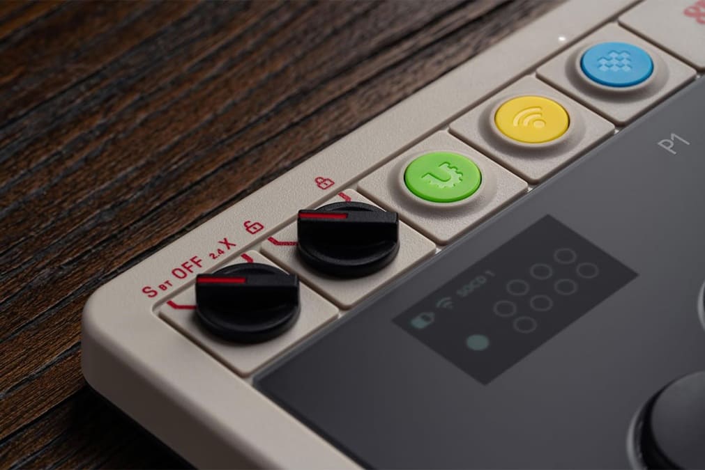 8BitDo Arcade Controller Pro llega con 17 botones, pantalla integrada y switches intercambiables