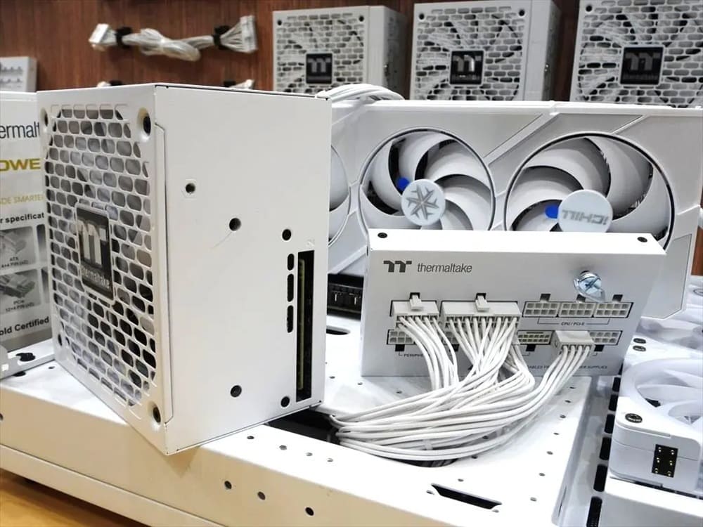 thermaltake dockpower fi portada